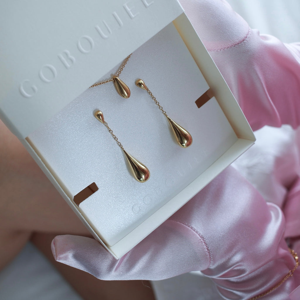 Kiss Me Jewelry Gift Set for Valentine's Day featuring Sofia Drop Earring and Sofia Necklace, crafted in 18K Yellow Gold Vermeil, beautifully packaged for her. 