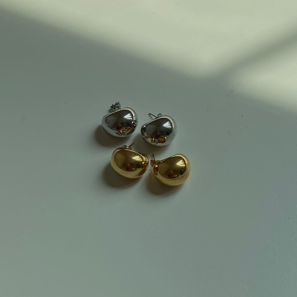 Beautiful everyday silver and gold earrings.