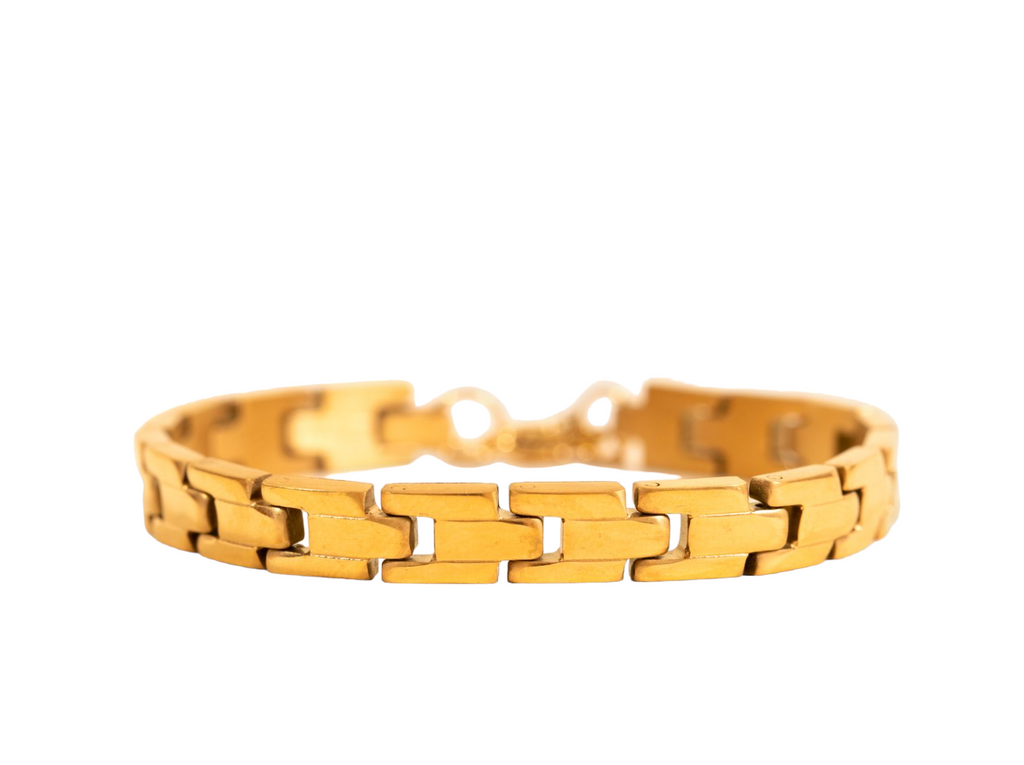 Elegant gold Moda bracelet featuring a modern design with sleek lines and a polished finish, perfect for adding a touch of sophistication to any outfit.