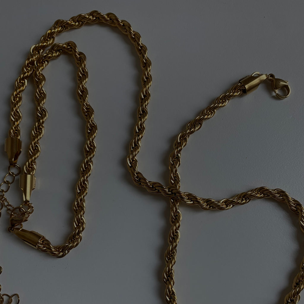 Twisted gold women's necklace