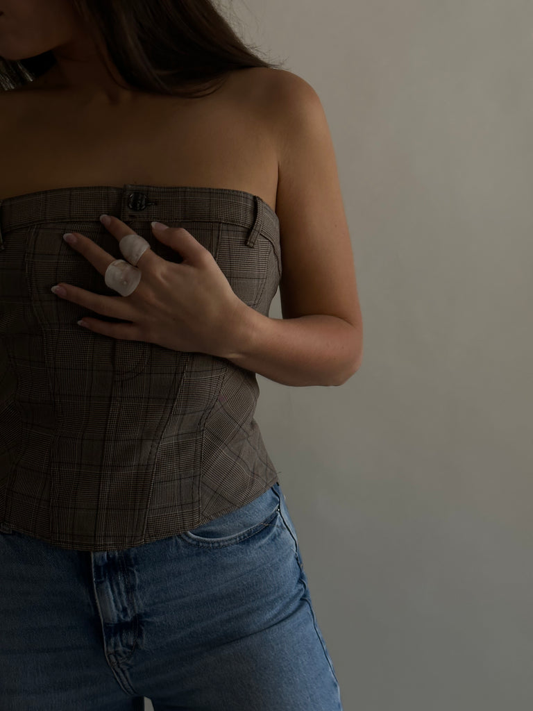 Striking chunky white ring with a unique geometric shape, adding contemporary flair to any outfit.